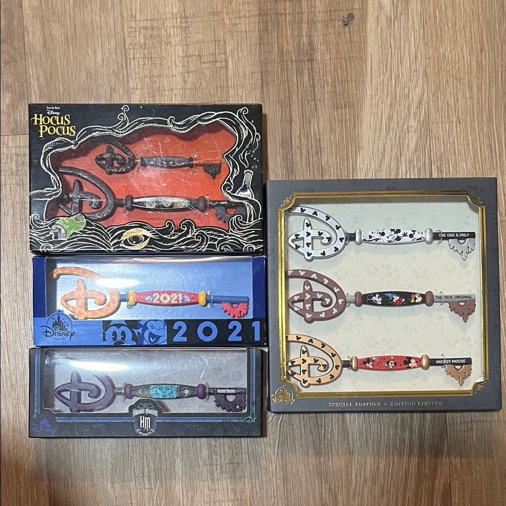 Disney Hocus Pocus and Special Edition Key Set